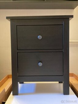 PREDÁM NOČNÝ STOLÍK HEMNES Z IKEA