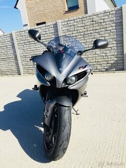 Yamaha R1 big bang