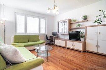 Na predaj priestranný, slnečný 3i byt po staršej kompletnej 