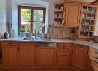 Borovicová rustikální kuchyně se spotřebiči, 5000
