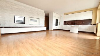 Na predaj 100m2 3- izbový byt s krásnym výhľadom centrum BB