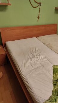 Manželská posteľ so stolikmi