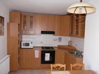 Prenájom 2 izbový byt, balkón Kvačalova ul. Ružinov