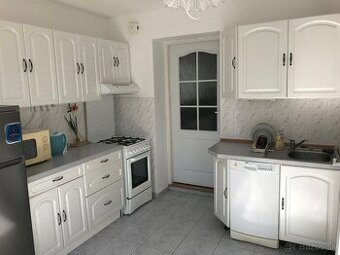 Izba v sirsom centre Stupavy na prenajom