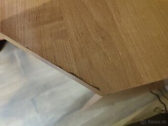 Rohovy stôl