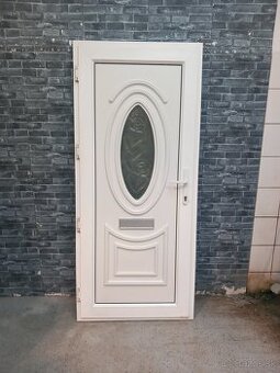 Plastové dvere č.88. 90x204cm Ľ
