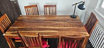 Masívny jedálenský stôl so 6 stoličkami