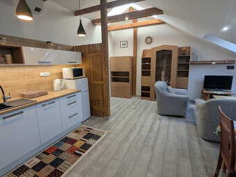 Atraktívny rekonštr. 2 izbový byt blízko historického CENTRA