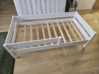 Detska postel so zabranou a matracom