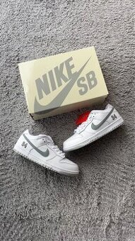 Nike SB Dunk Low Supreme 95 White Metallic Silver