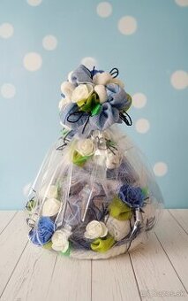 Ručne robená modrá plienková torta s kvetmi