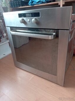 Vstavaná elektrická rúra Whirpool