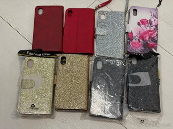 iPhone XR - 8 púzdier