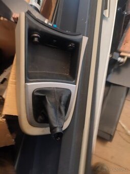 Predám Diely interiéru Hyundai Santa fe rv 2008