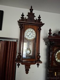 Predám funkčné starožitné nástenné hodiny Polbicie Altdeutsc