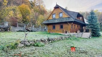 Jedinečné pozemky s domom, garážou a budovou v nádhernej lok