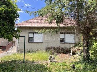 RD v pôvodnom stave na pozemku o veľkosti 976m2, všetk…