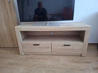 Stolík pod TV