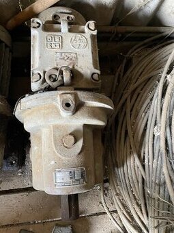 Predám veľký elektromotor s prevodovkou