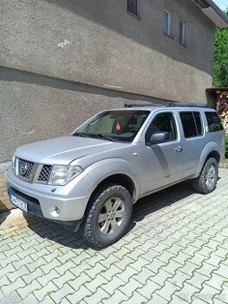 Nissan Pathfinder - 1