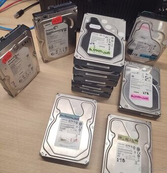 HDD 1-2TB 3.5" / HDD 250-500GB 2.5" / SSD 120-500GB 2.5"
