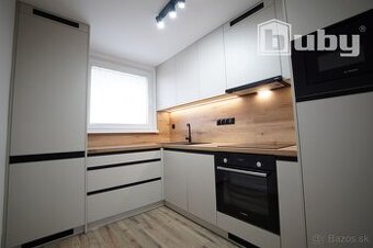 Priestranný 4-izbový byt, kompletná rekonštrukcia, Martin -