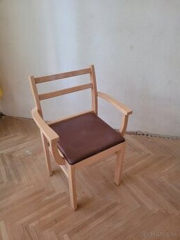 Toaletná stolička pre seniorov