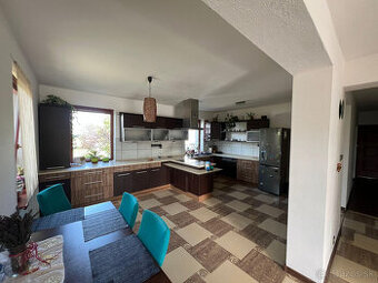 Na prenájom Výnimočný rodinný dom v Brezne, 2059m2 pozemok