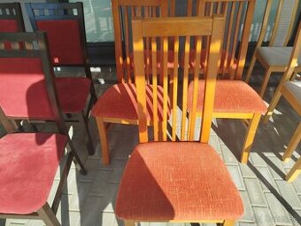 Jedálenské stoličky 5 ks,4 ks predám.