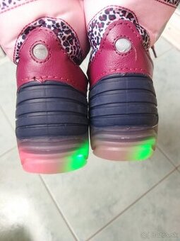 Predám dievčenské zimné topánky veľkosť 30