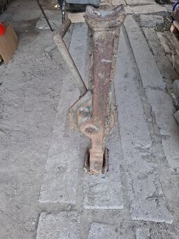 Predam hrebenovy zdvihak