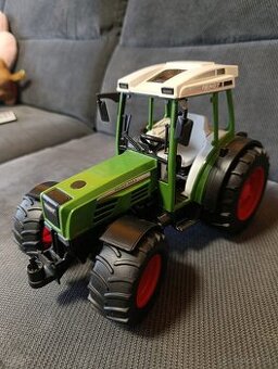 Bruder Zelený Traktor Fendt