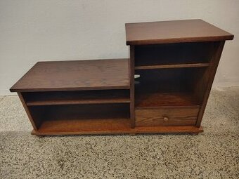 Rustikalní tv stolek,nízká komoda masiv,nábytek s příbehem