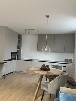 Krasny novy jedalensky stol Hay 120 cm