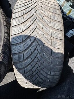 245/40 R19 zimne