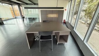 Kancelársky stôl so skrinkou