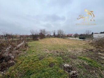 REZERVOVANÉ - Pozemok so starým domom Veľká Maňa / Nové Zámk - 1