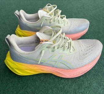 Tenisky Asics Novoblast 4 Paris vel. 43,5
