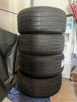 Predam letne pneu Bridgestone 274/45 a 305/40 R20 Runflat.