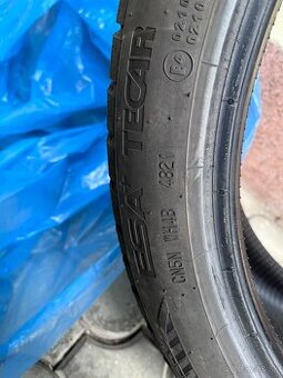 225/40R18