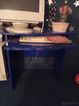Počítačový stolík