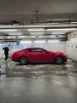 Brigada na vikend pre studentov