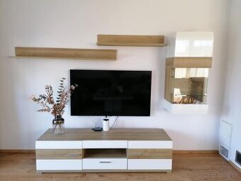 predam obyvaciu stenu so stolom