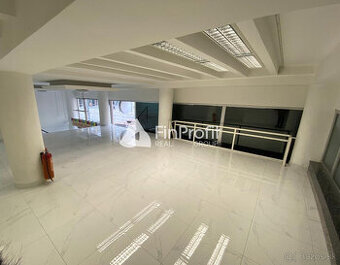 Pekný obchodný priestor /120 m2/ na Štúrovej ul. v budove LU - 1