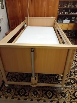 Polohovacia postel s matracom