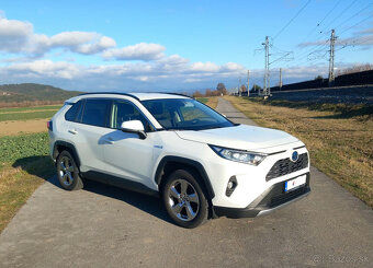Toyota RAV4 2.5 Hybrid e-CVT r.v.2021 Kúp.Slovensko ťažné
