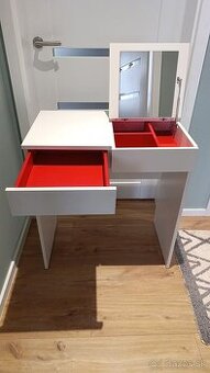 Toaletný stolík Ikea