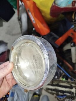 Predám rozbité Predné svetlo na Jawu mustang.