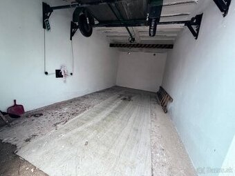 🌟 PRAKTICKÁ GARÁŽ NA ULICI SLÁDKOVIČOVA V PB 🌟 