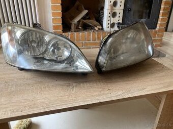 Predám predné svetla na Ford C-Max
